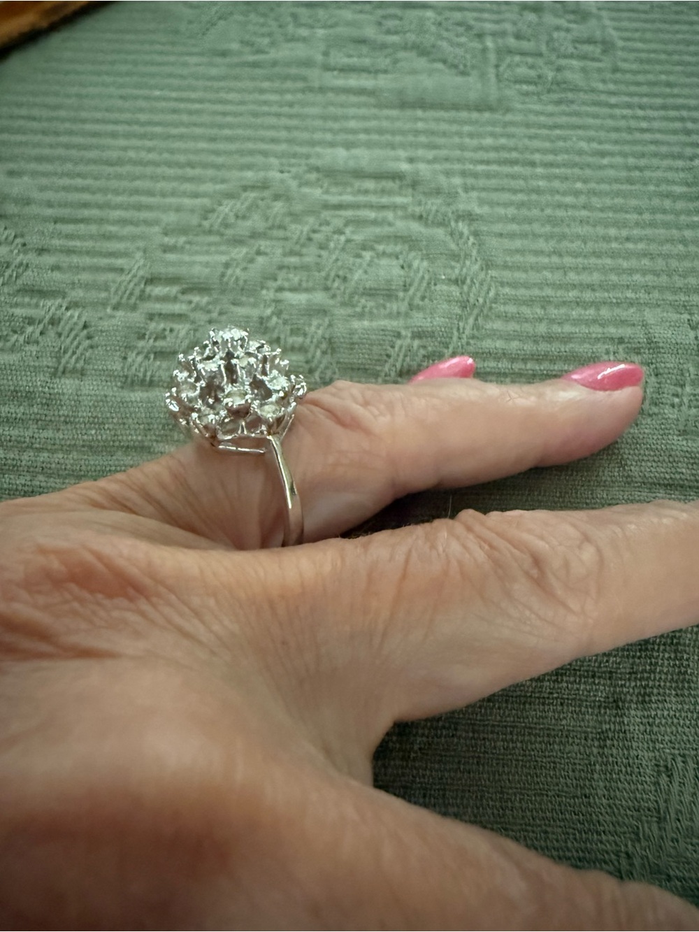 Elegant Vintage Silver-Tone Cluster Cocktail Ring with Clear Crystals - Picture 2 of 4